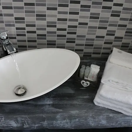 Casa de hóspedes Apple Rome Airport 5*